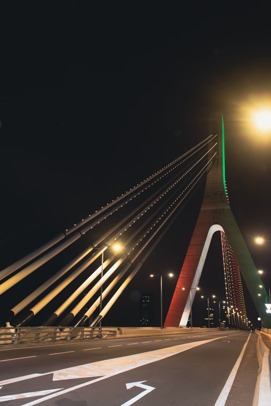Le pont Alassane-Ouattara, de nuit