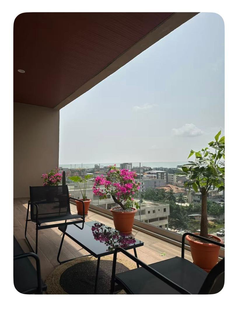 HAVA Angré — Terrasse avec vue sur la ville